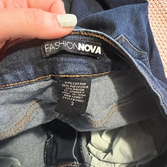 5/$20 Fashion Nova Jeans - Picture 3 of 3